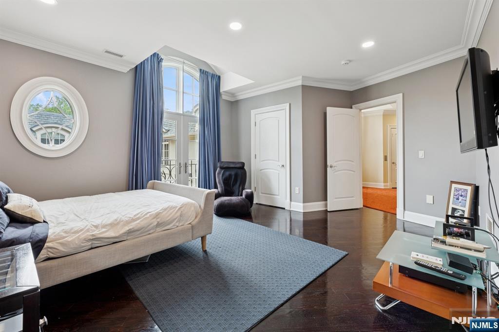 511 Bellaire Drive E1
