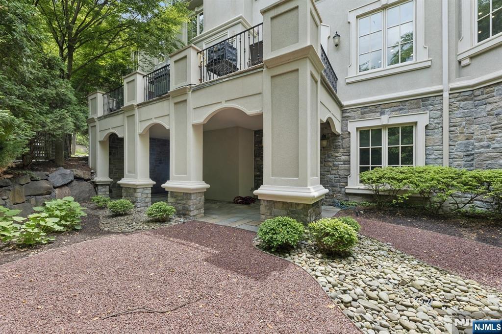 511 Bellaire Drive E1