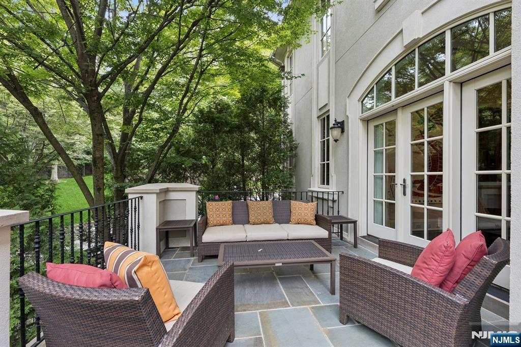 511 Bellaire Drive E1