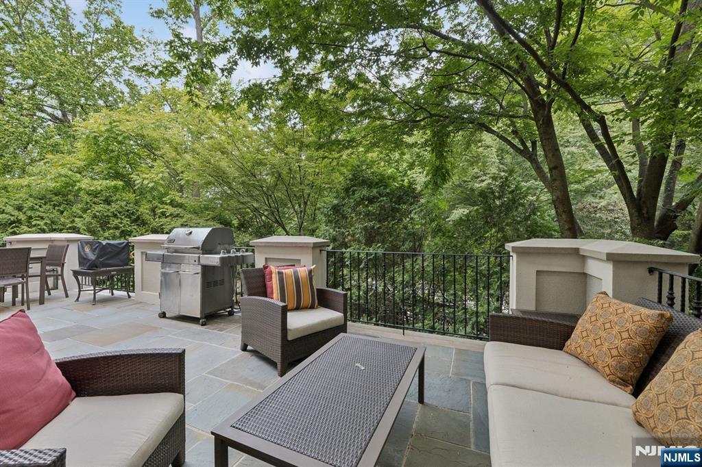 511 Bellaire Drive E1