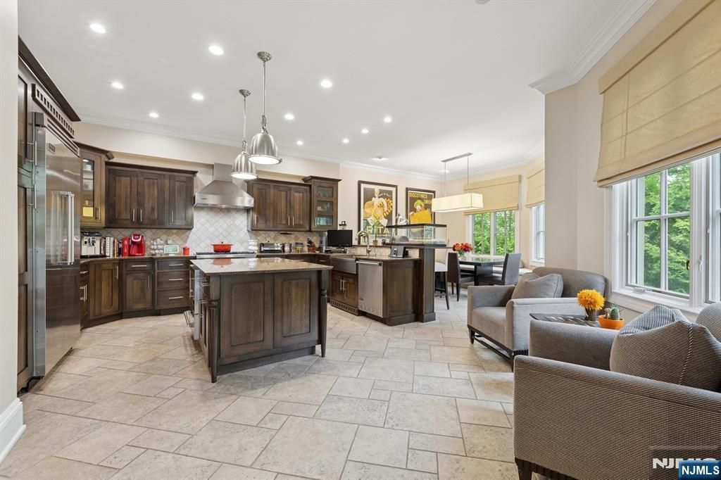 511 Bellaire Drive E1