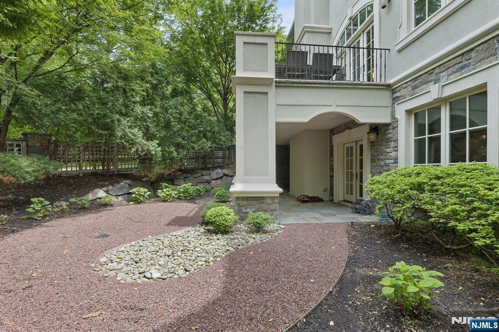 511 Bellaire Drive E1