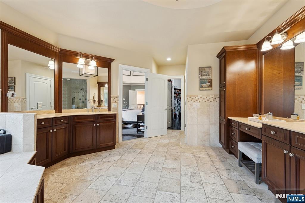 511 Bellaire Drive E1