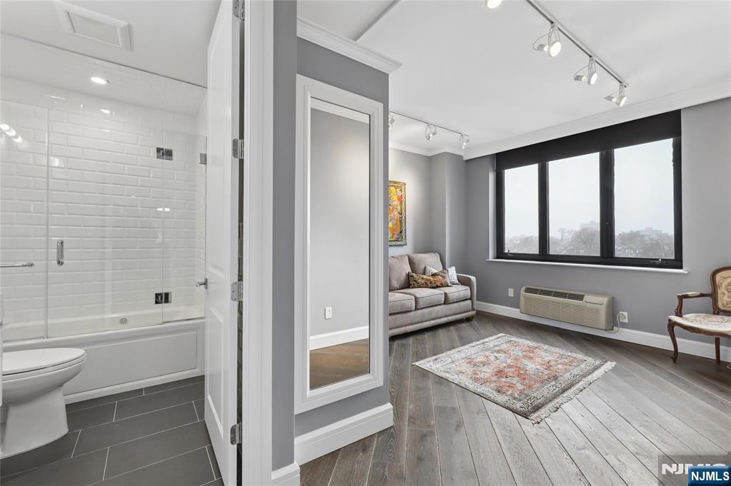 100 Carlyle Drive C09E