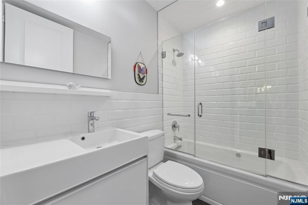 100 Carlyle Drive C09E