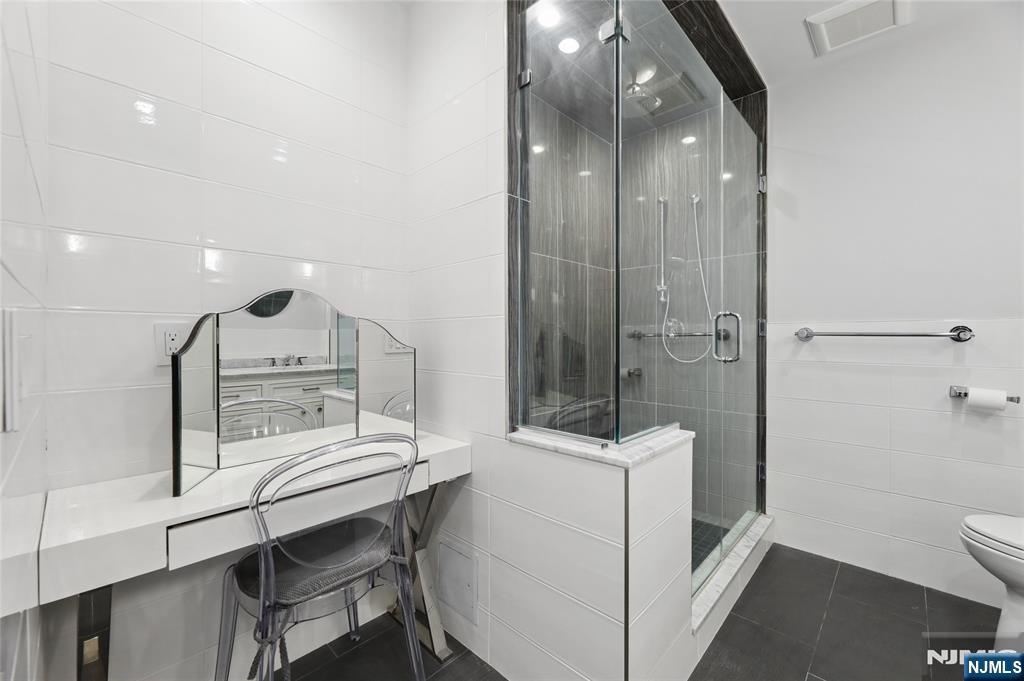 100 Carlyle Drive C09E