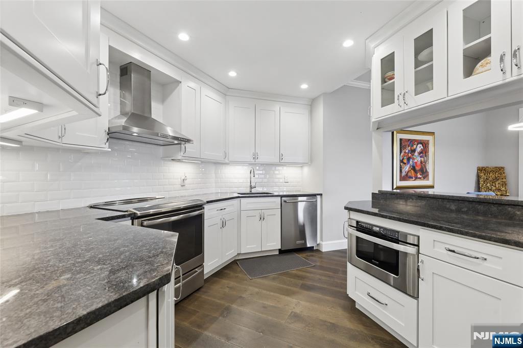 100 Carlyle Drive C09E