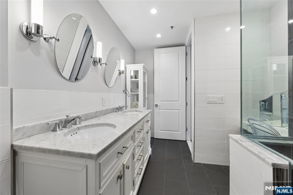 100 Carlyle Drive C09E