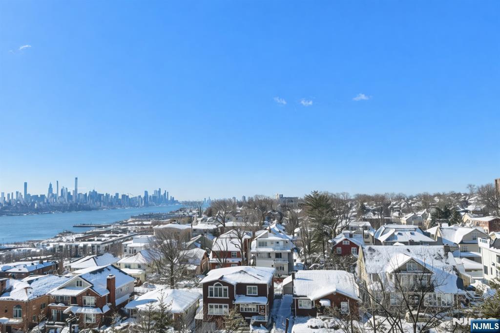 100 Carlyle Drive C09E