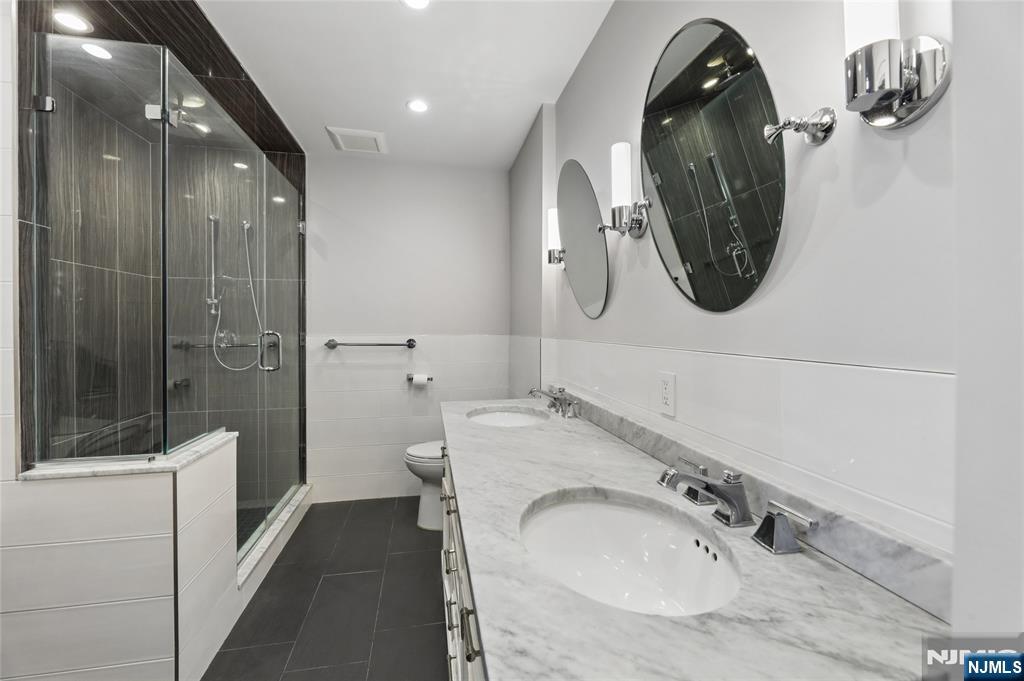 100 Carlyle Drive C09E