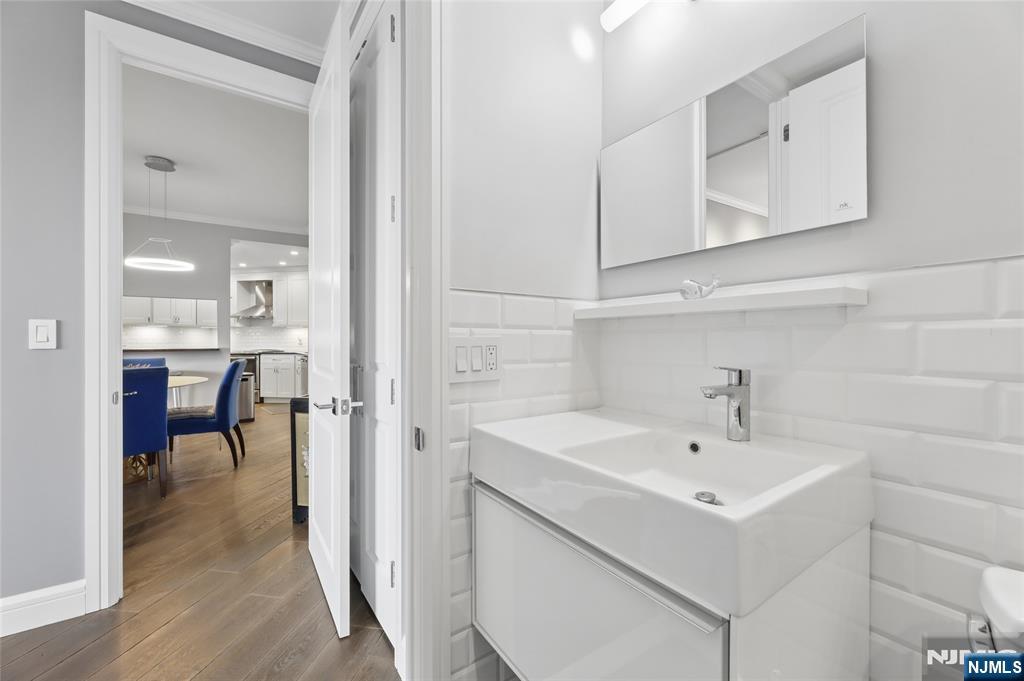 100 Carlyle Drive C09E