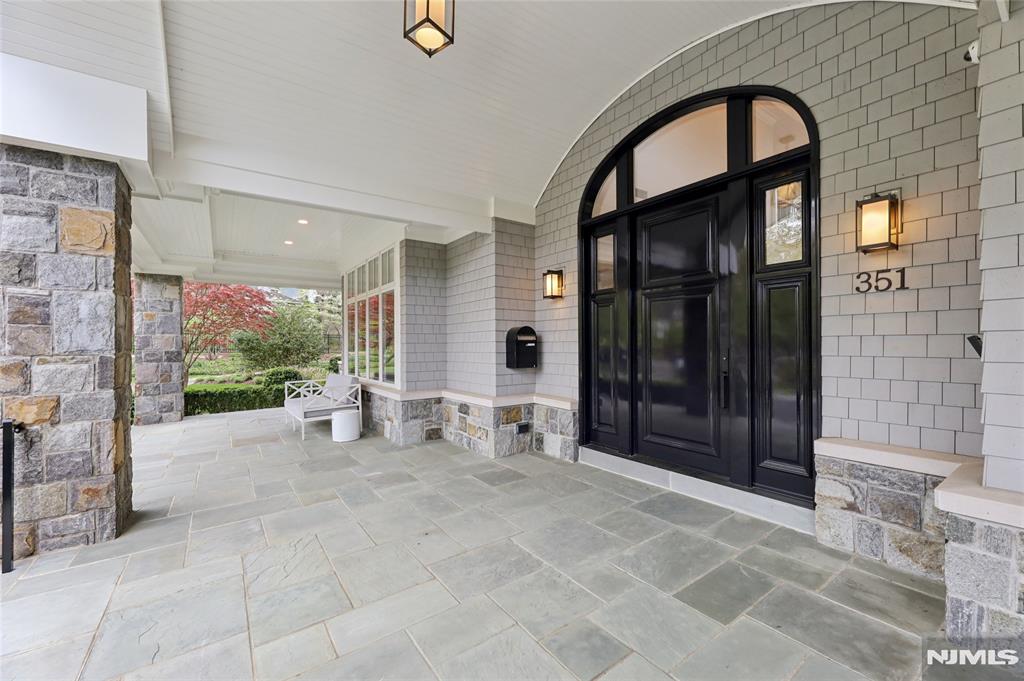 351 Lewelen Circle