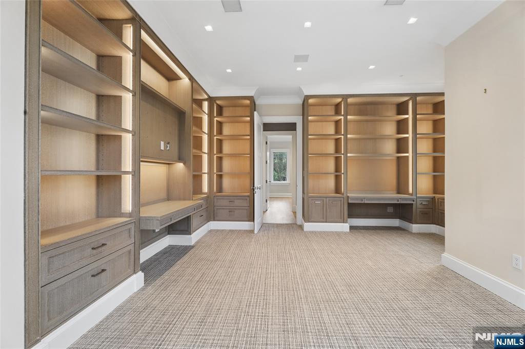 351 Lewelen Circle
