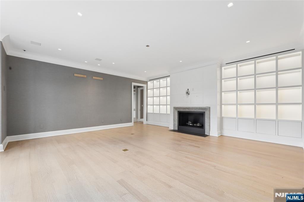 351 Lewelen Circle