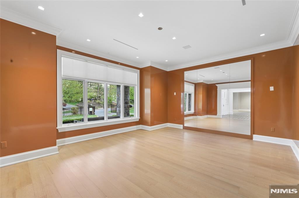 351 Lewelen Circle