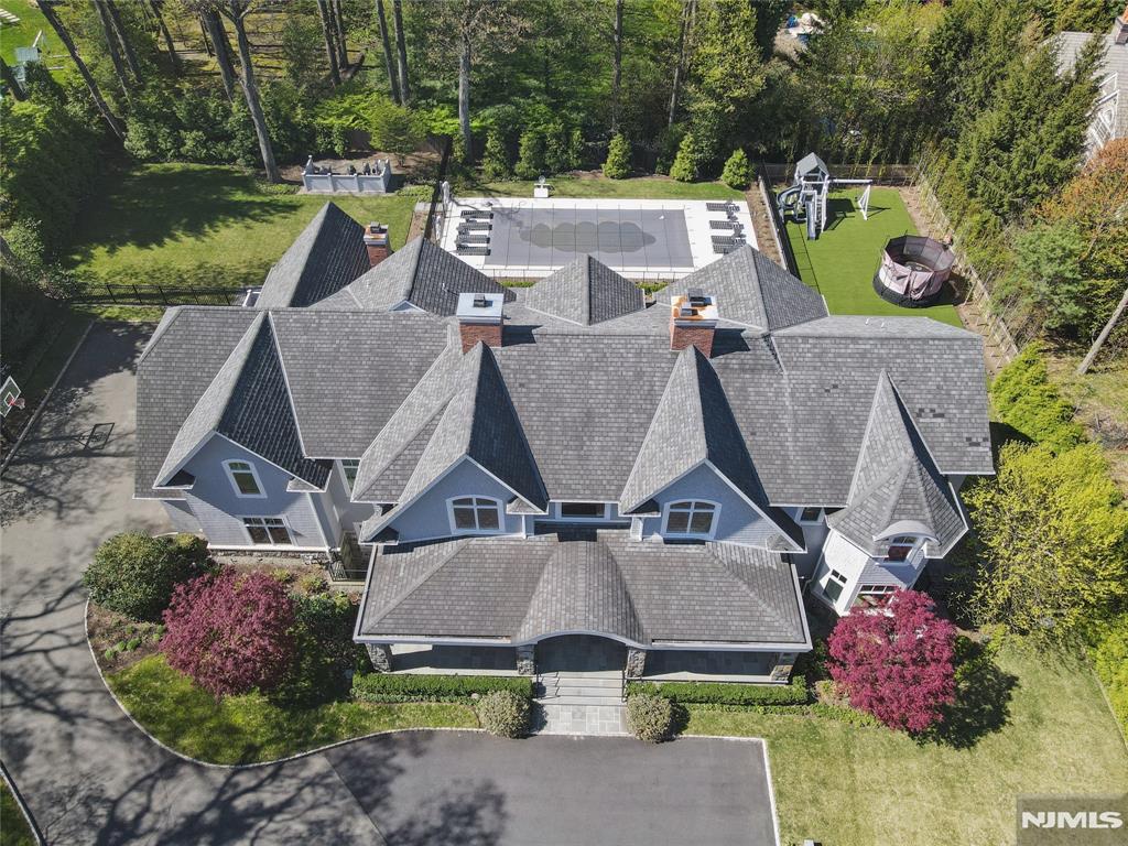 351 Lewelen Circle