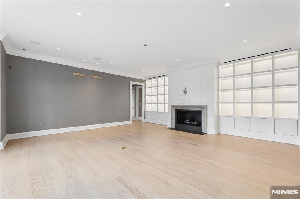 351 Lewelen Circle