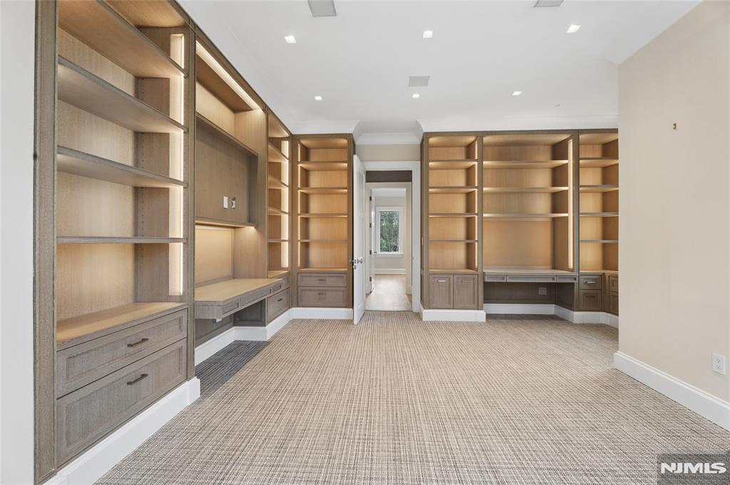 351 Lewelen Circle