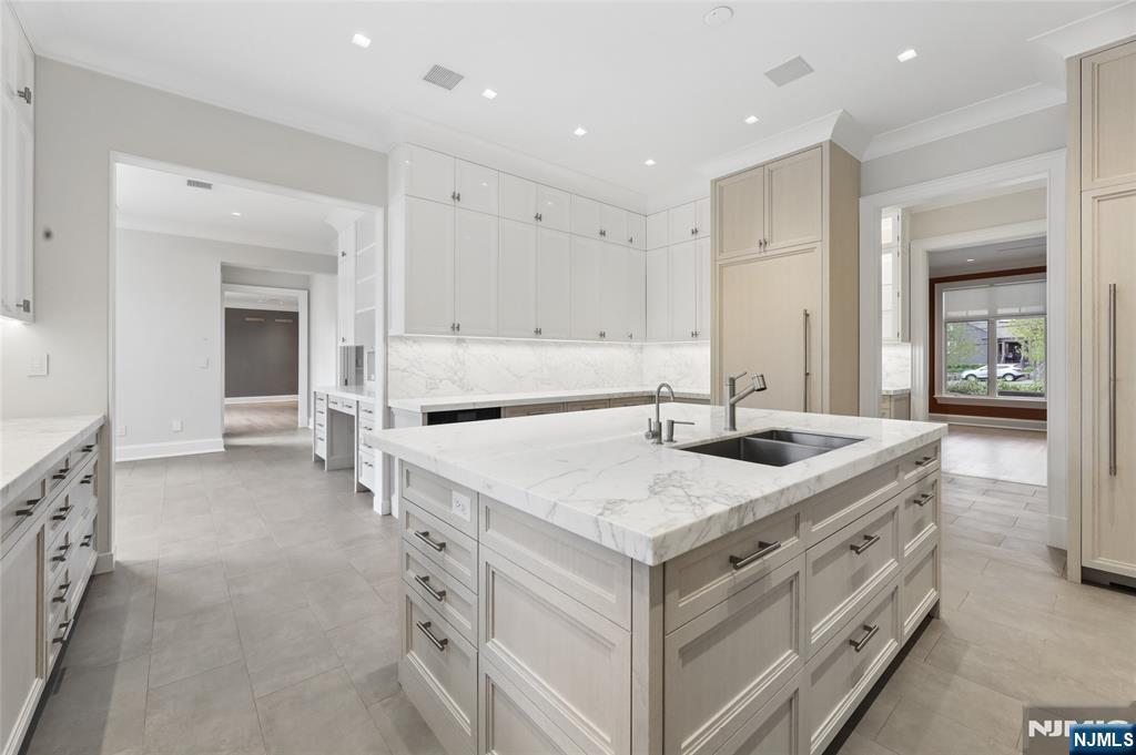 351 Lewelen Circle