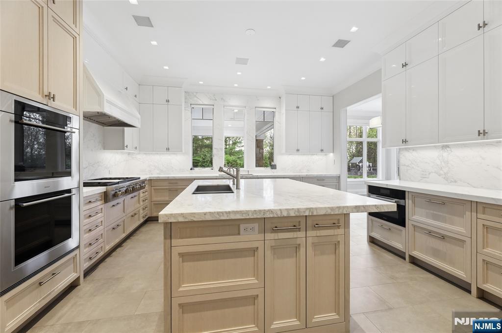351 Lewelen Circle