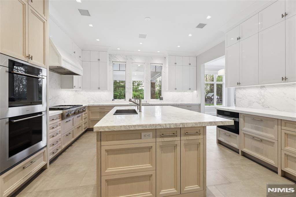 351 Lewelen Circle