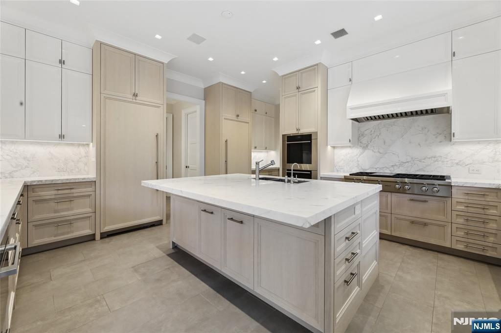 351 Lewelen Circle