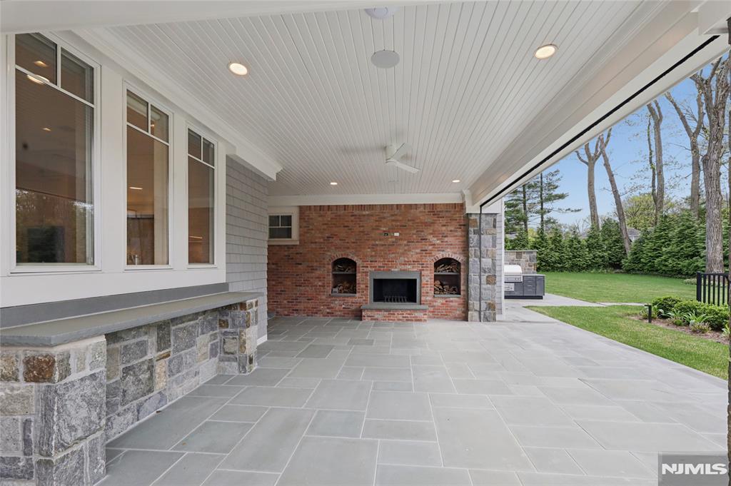 351 Lewelen Circle