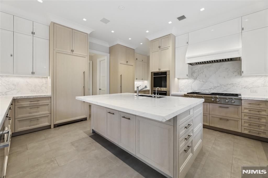 351 Lewelen Circle