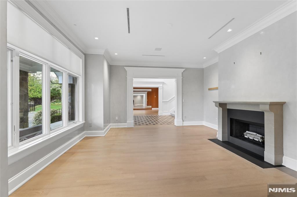 351 Lewelen Circle