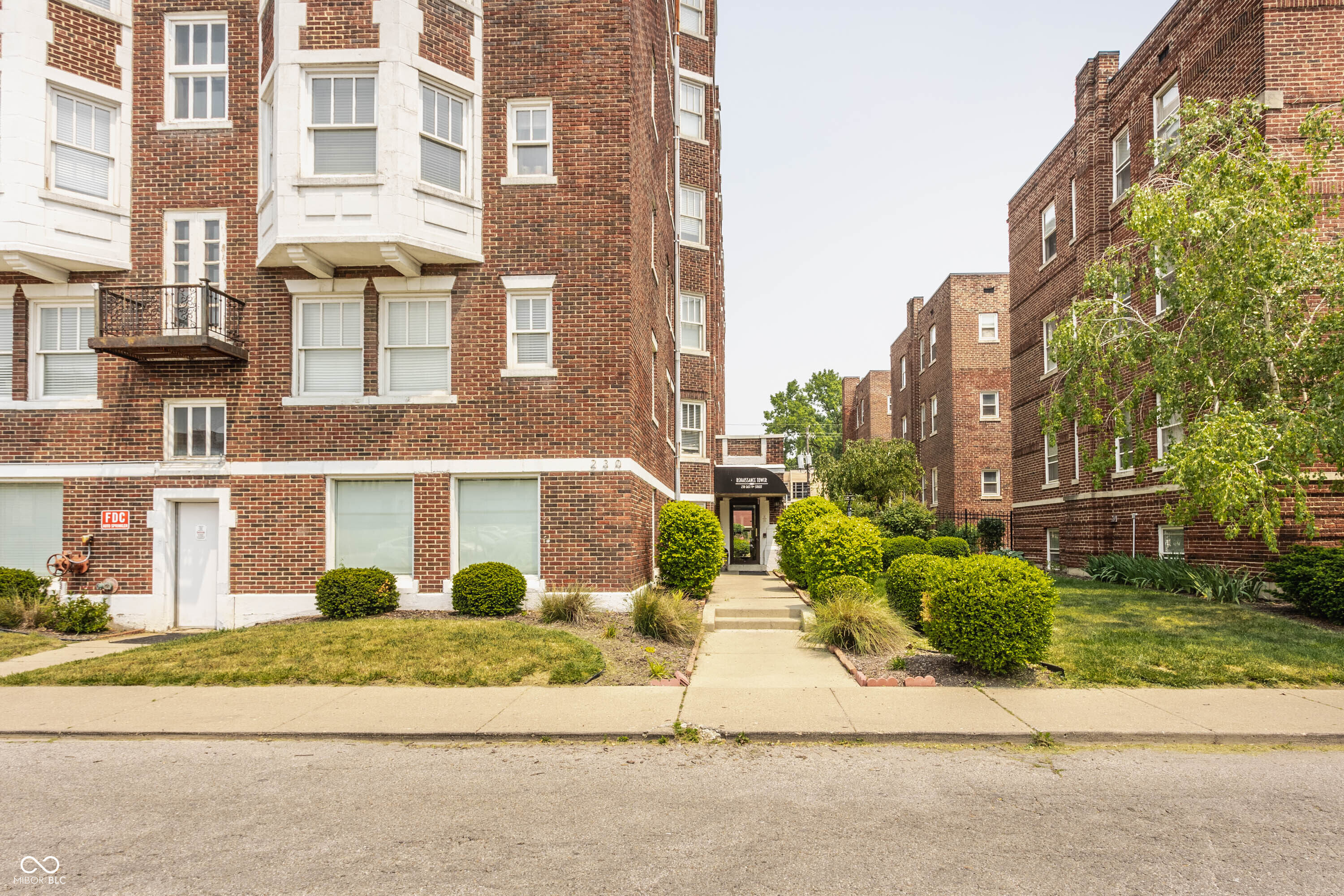 230 E 9th Street Unit: APT 404