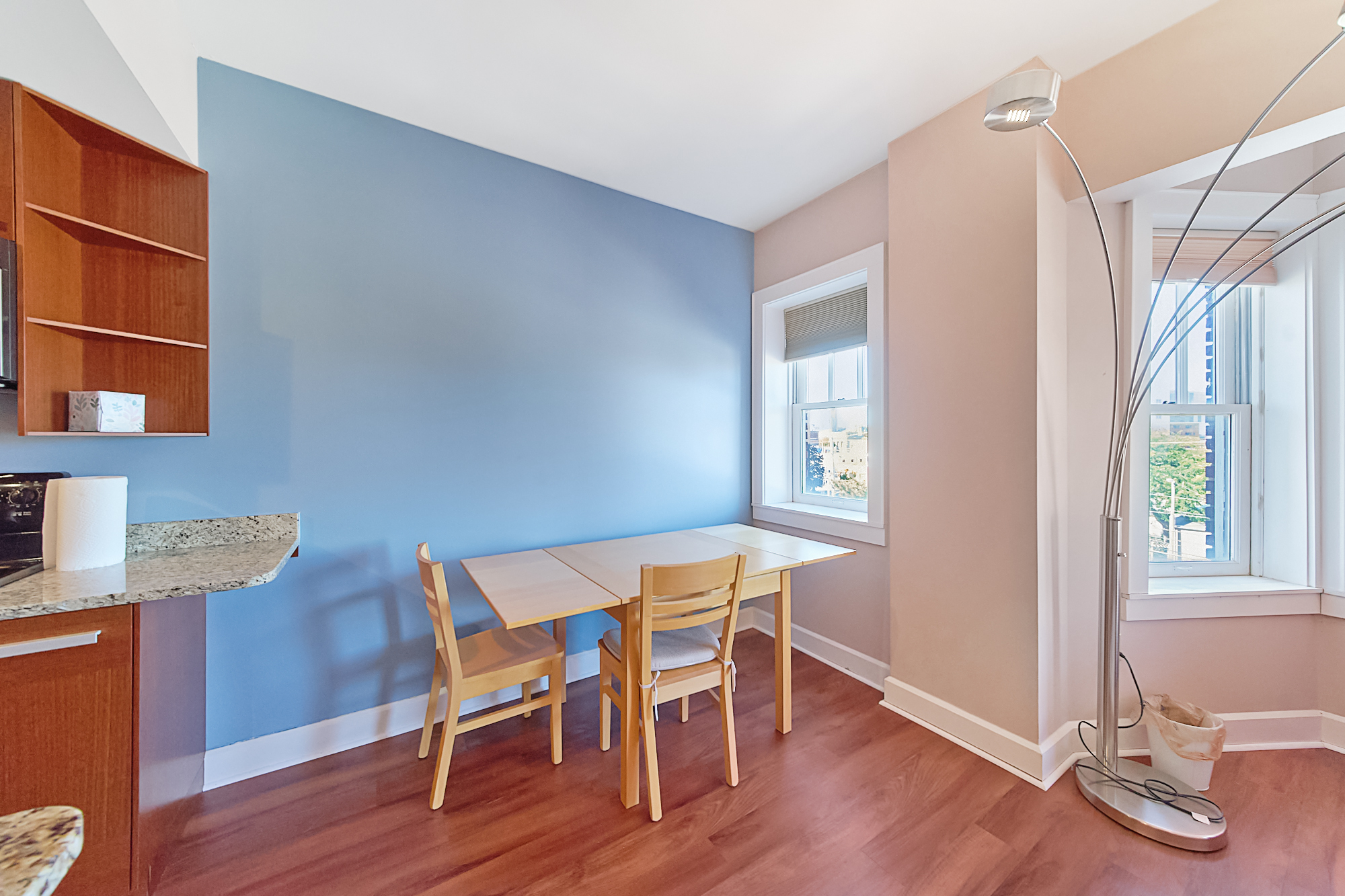 230 E 9th Street Unit: APT 404