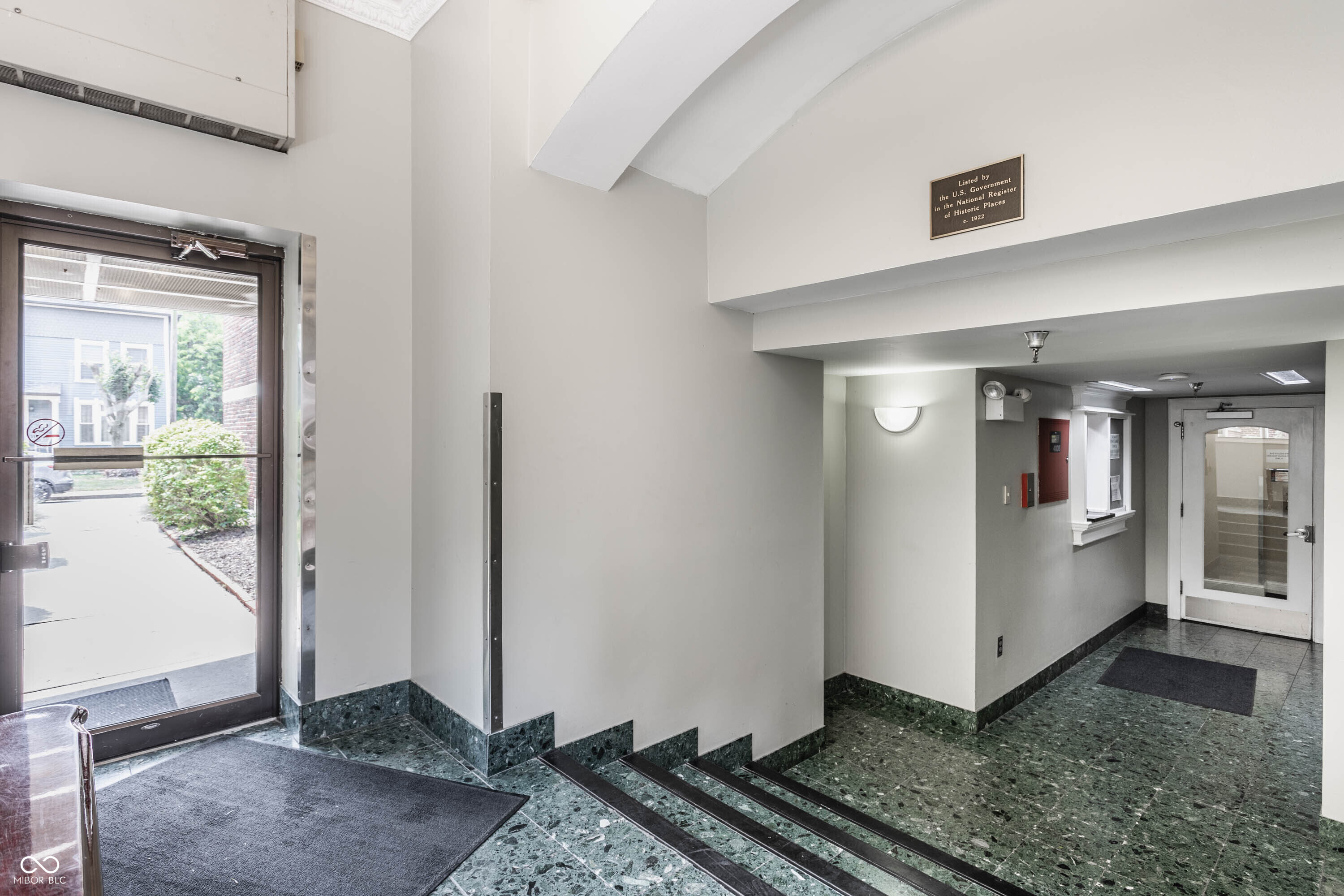 230 E 9th Street Unit: APT 404