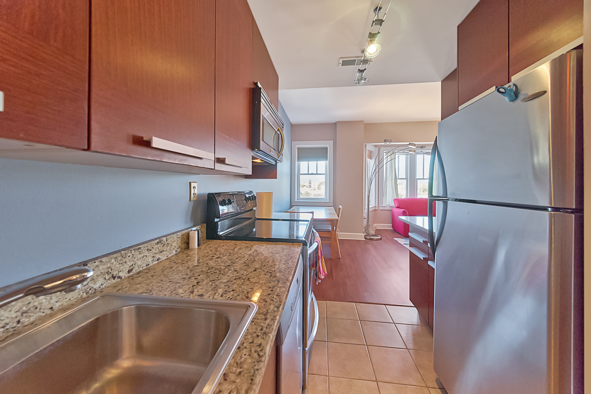 230 E 9th Street Unit: APT 404