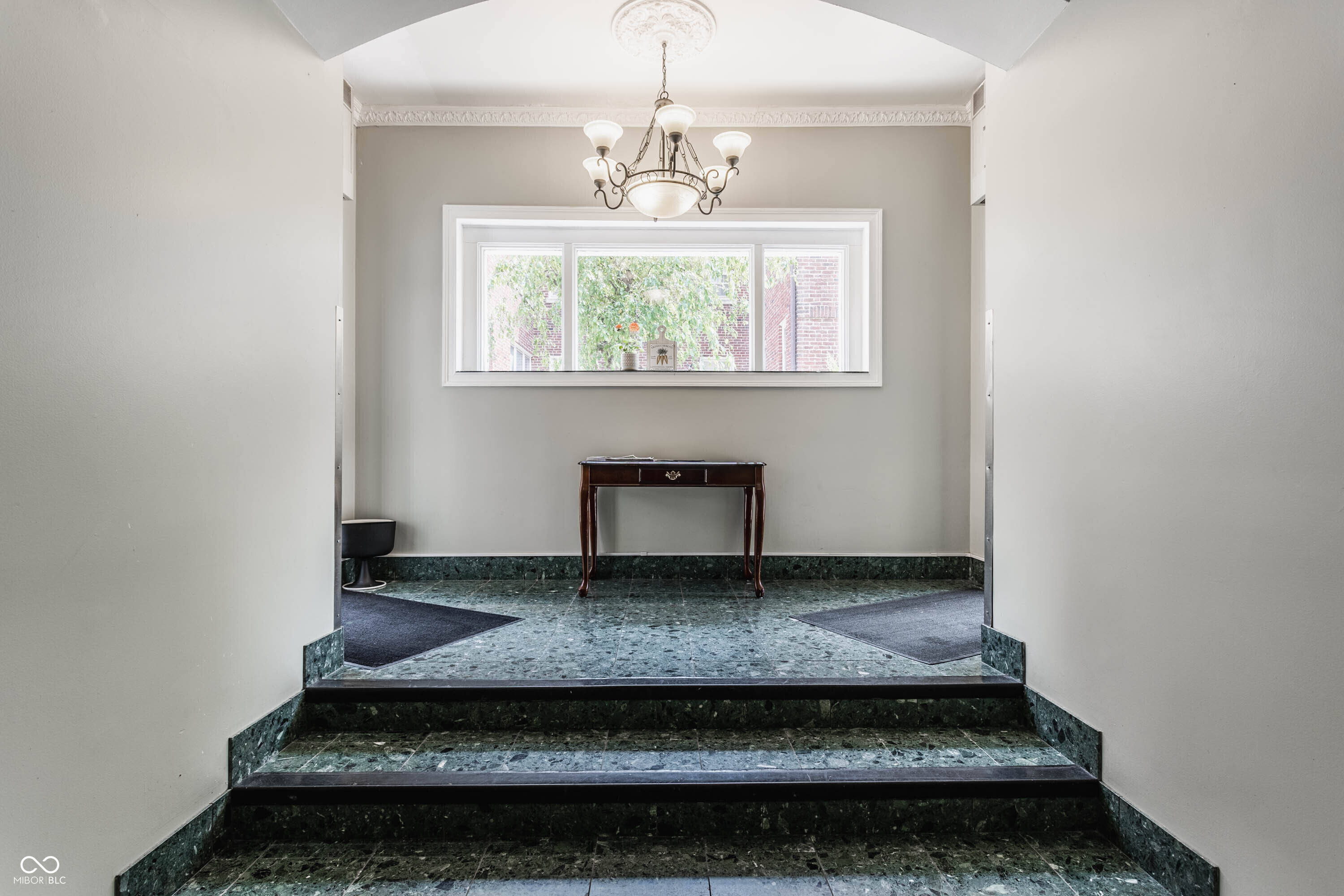 230 E 9th Street Unit: APT 404
