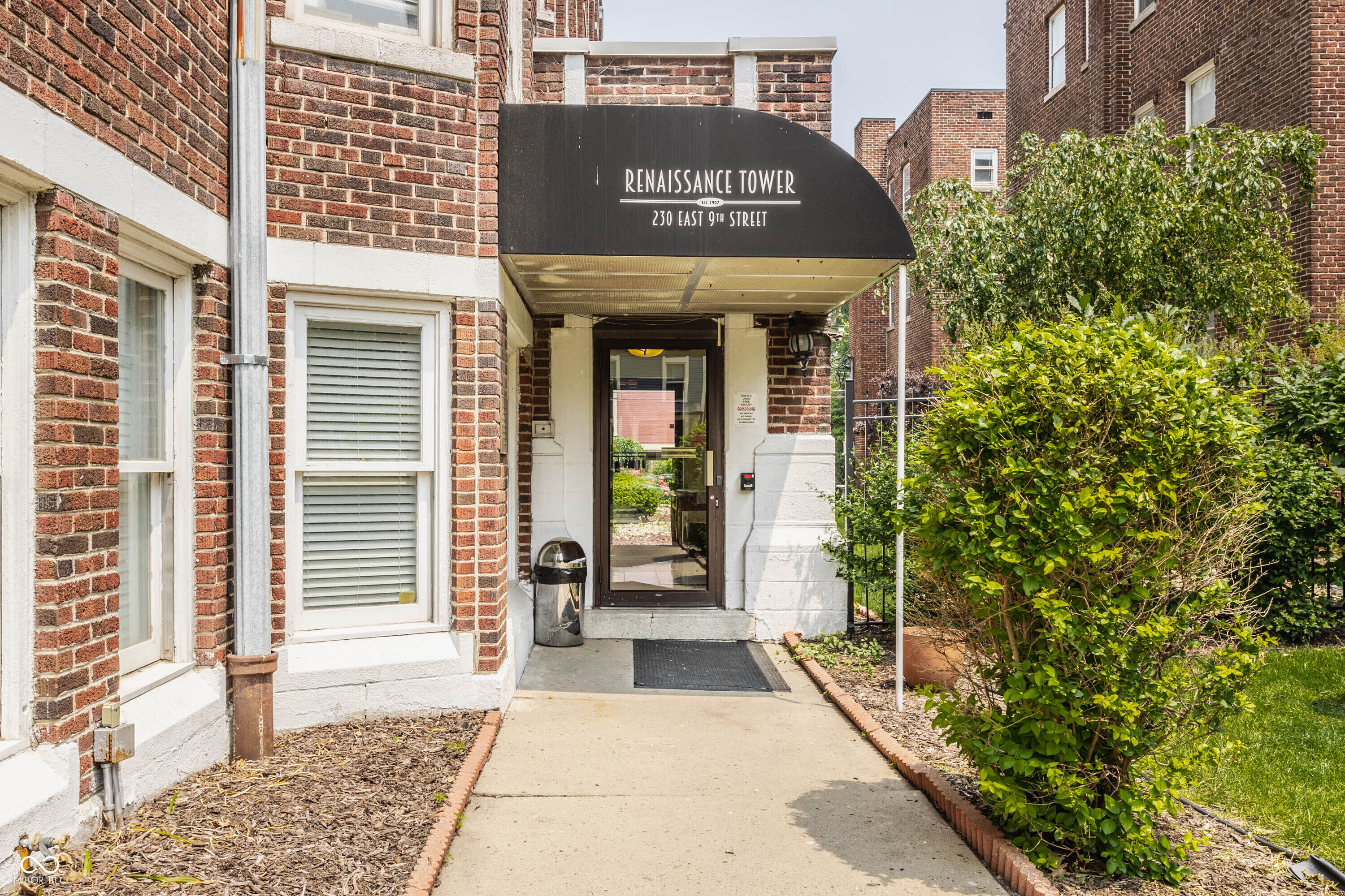 230 E 9th Street Unit: APT 404