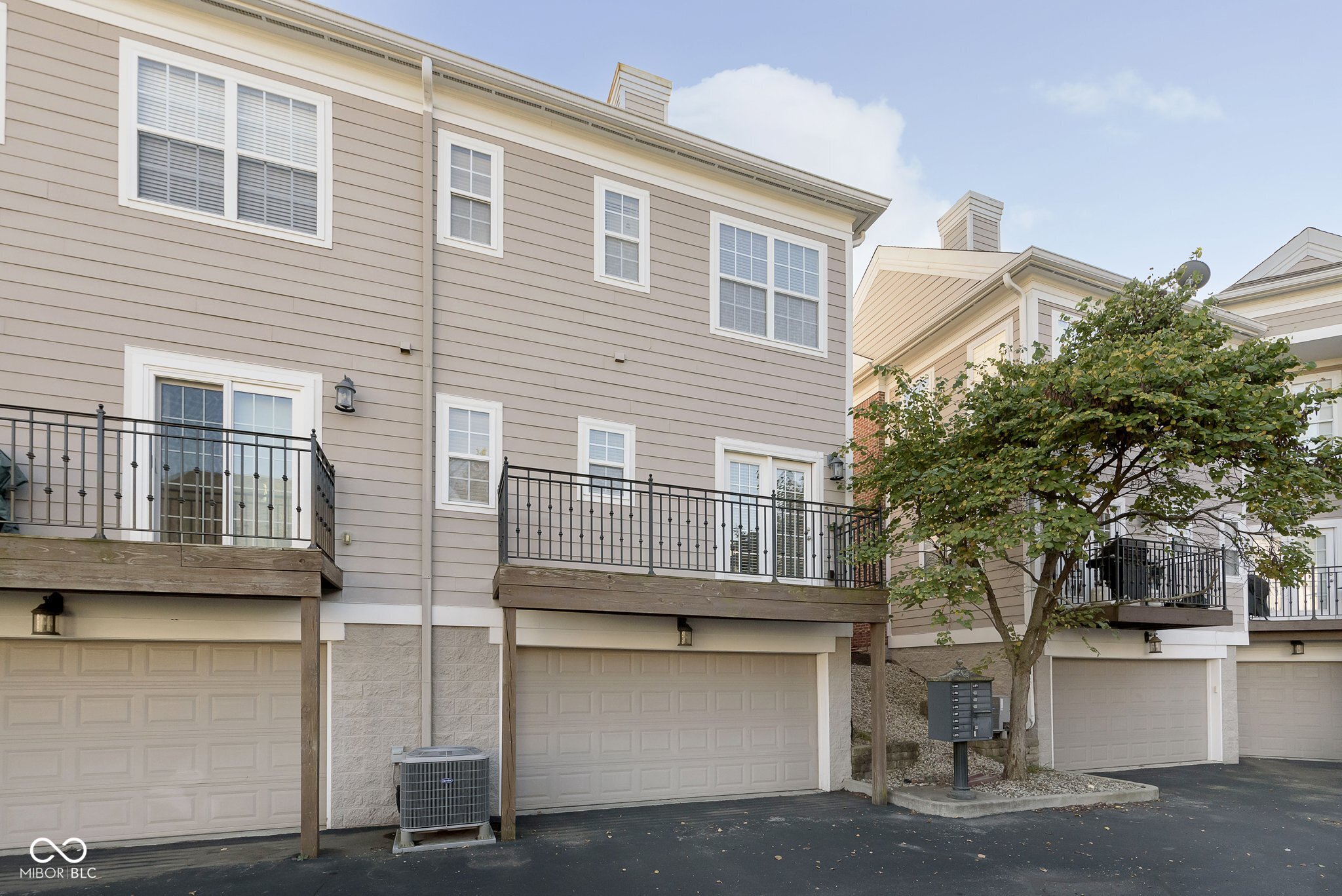 464 American Way S