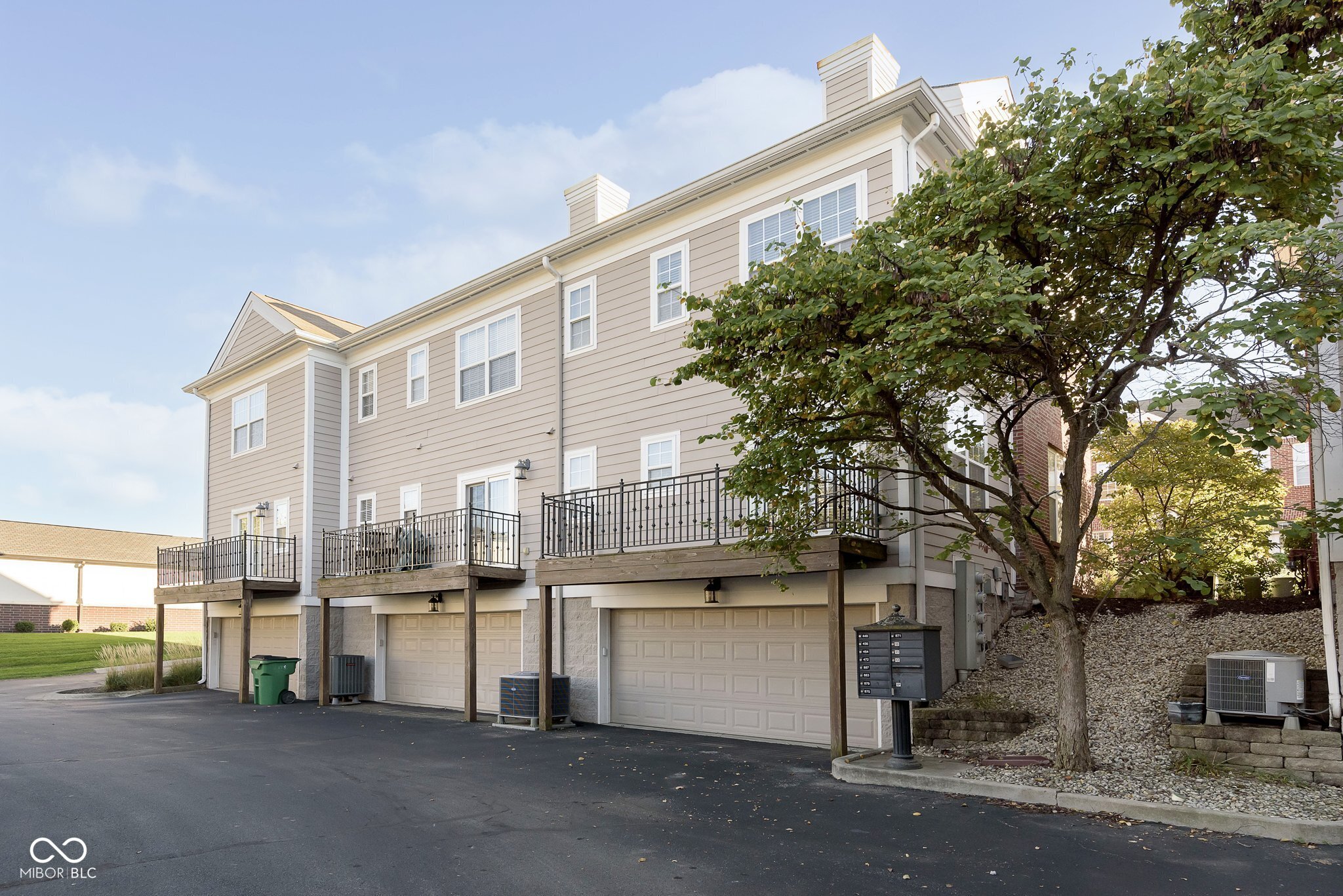 464 American Way S