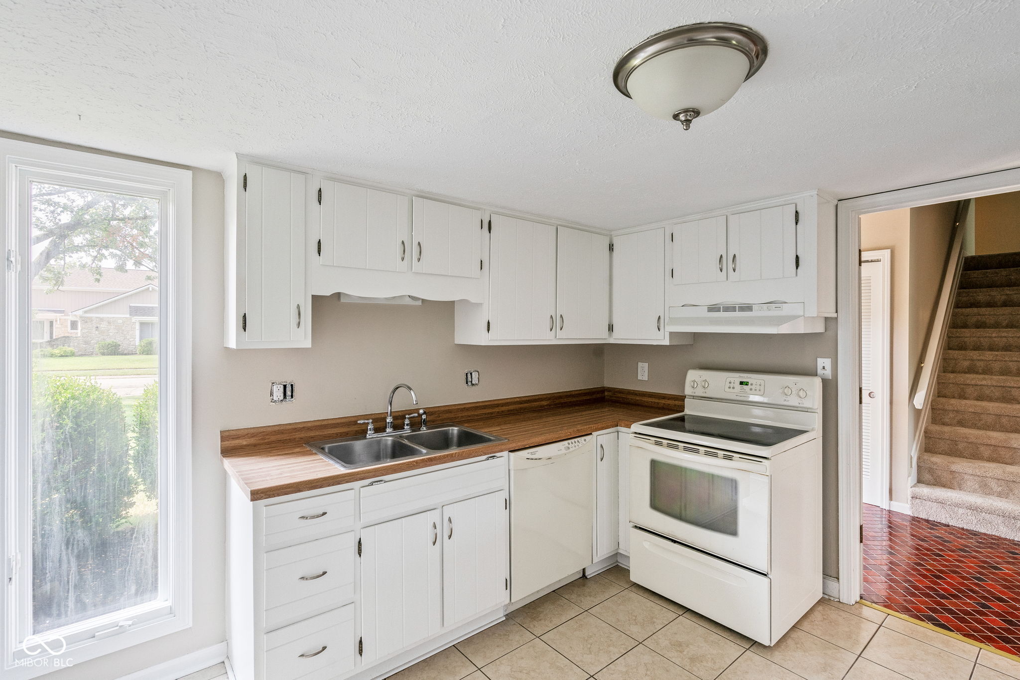 8134 Warbler Way