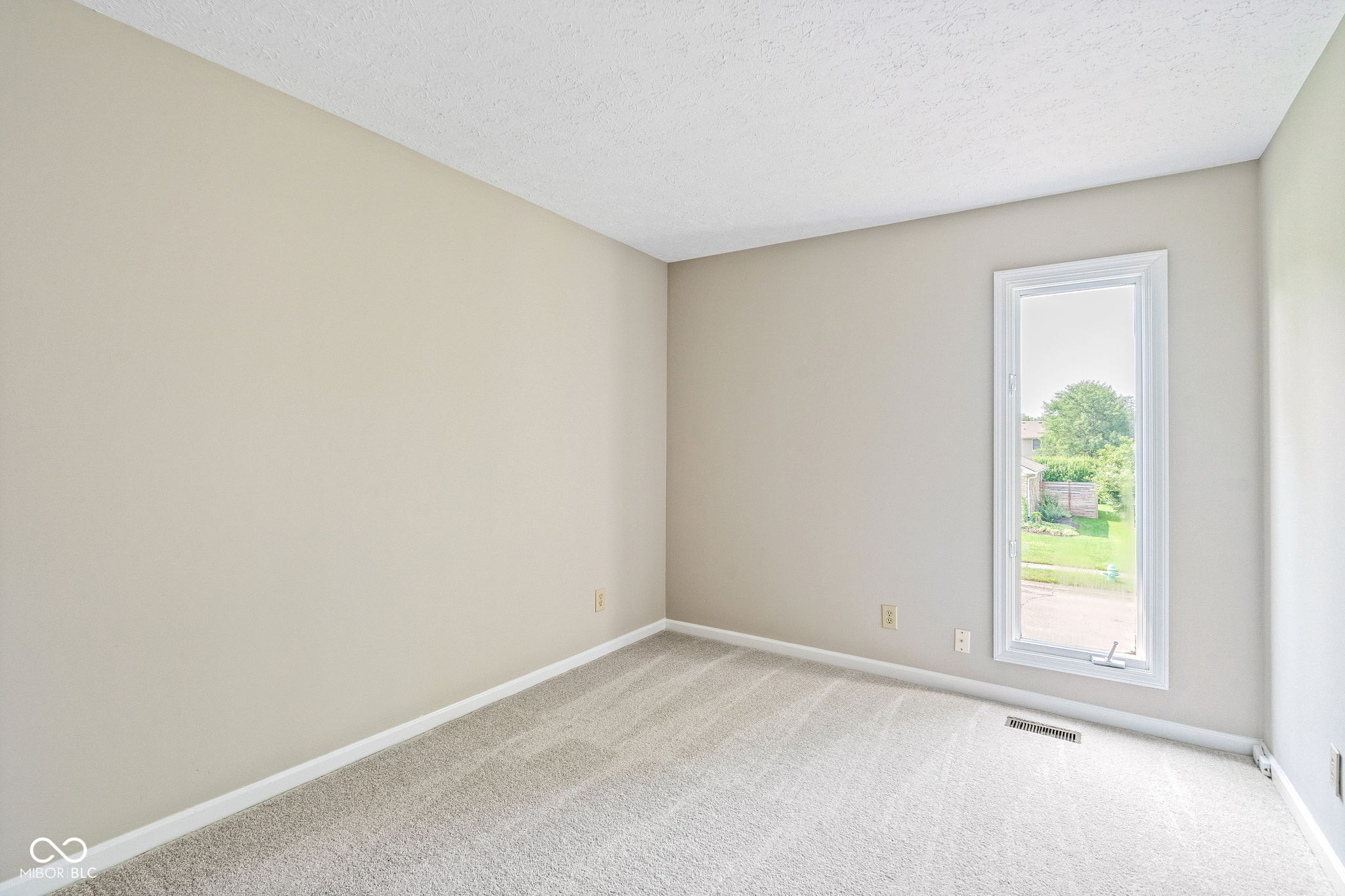 8134 Warbler Way
