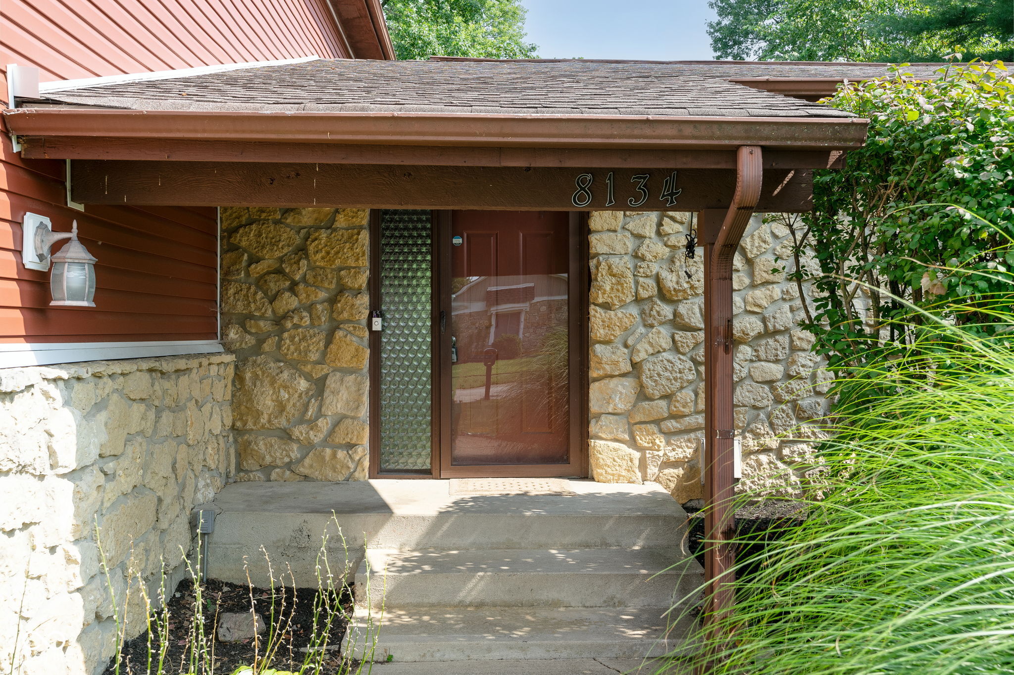 8134 Warbler Way