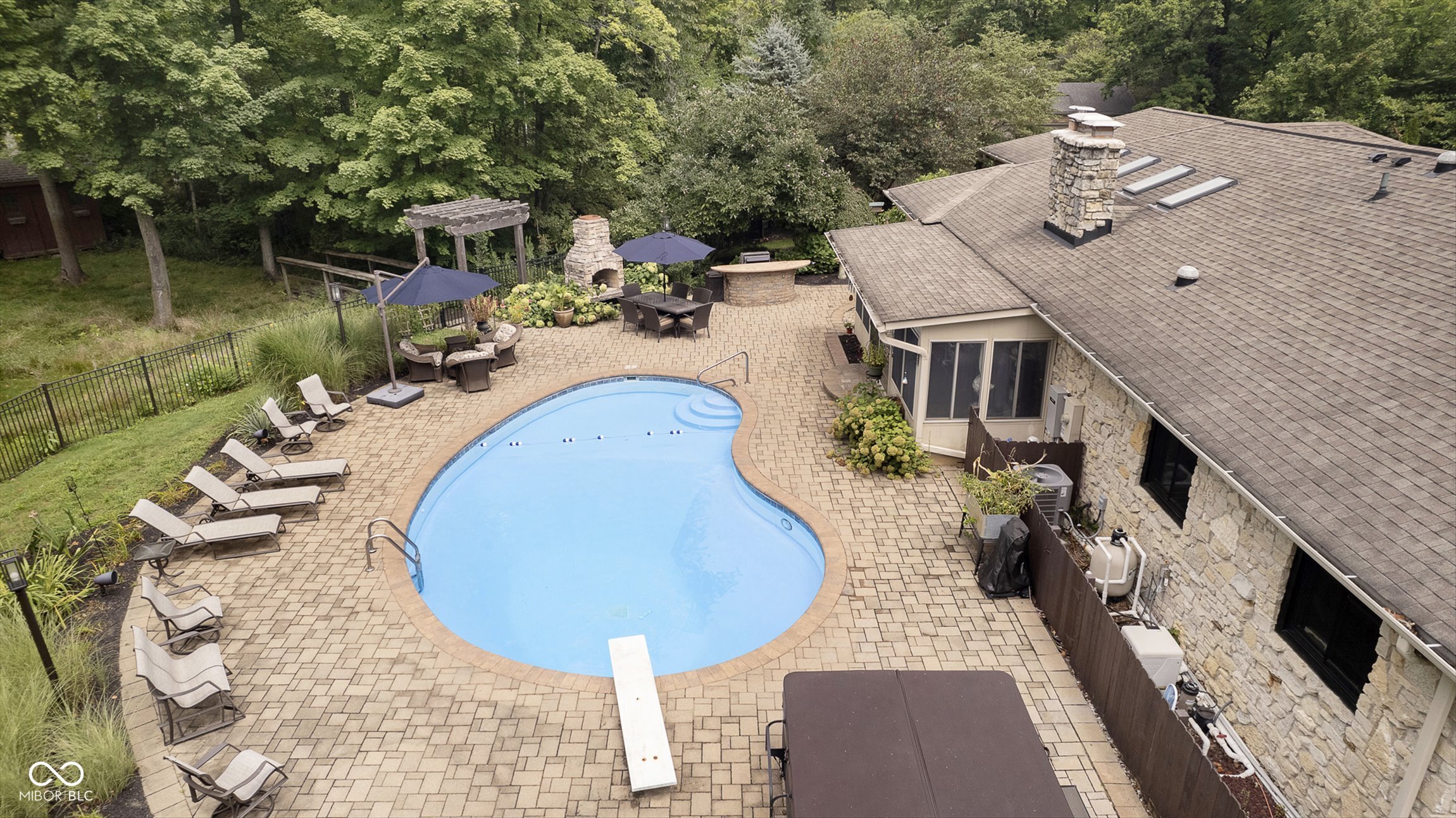 16246 Oak Road