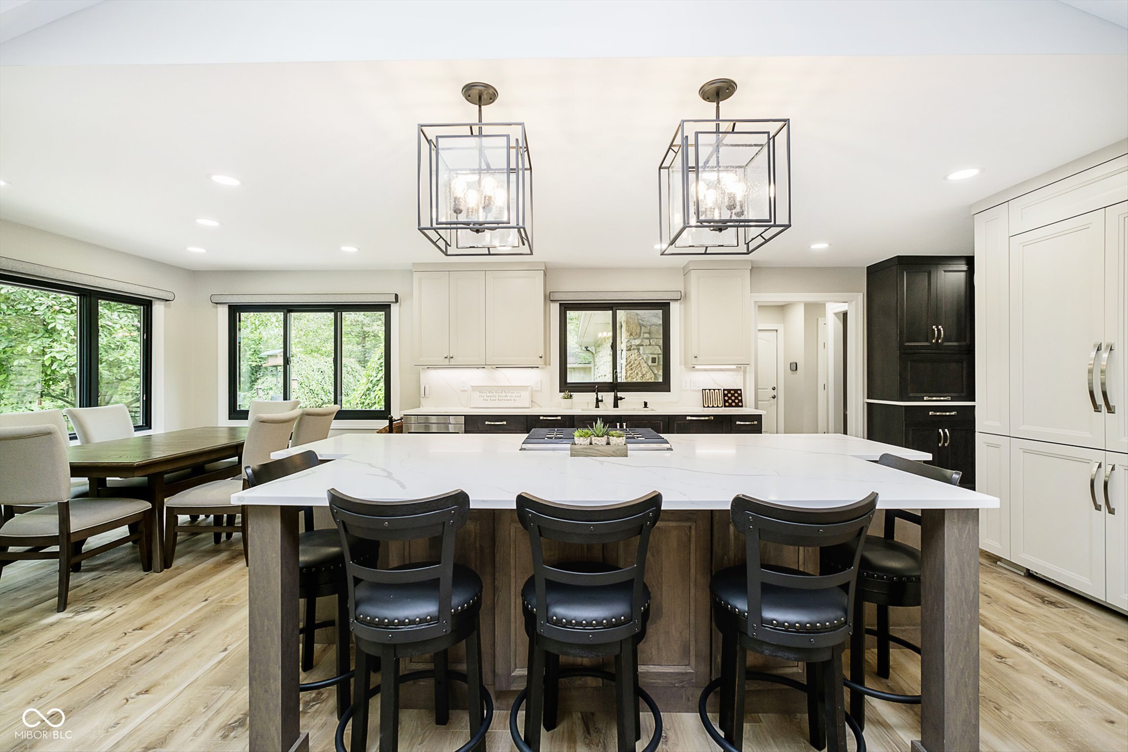 16246 Oak Road