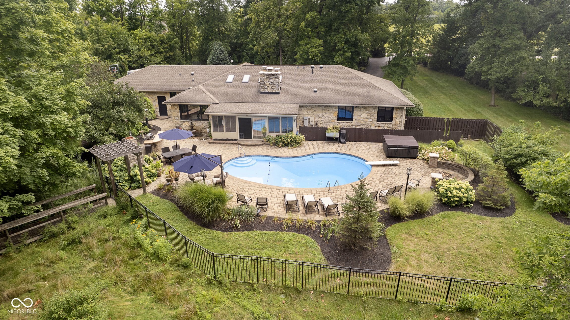 16246 Oak Road