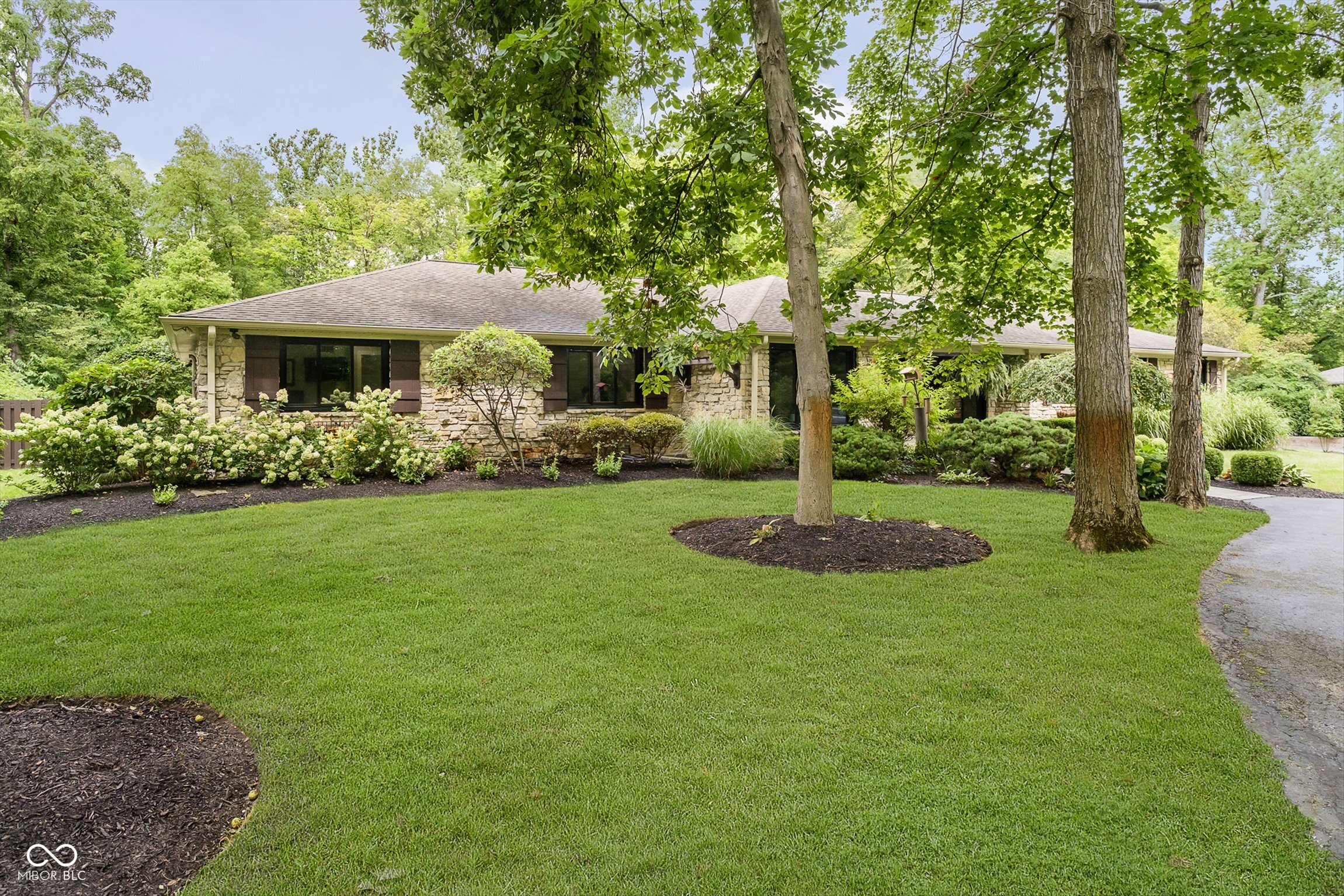 16246 Oak Road