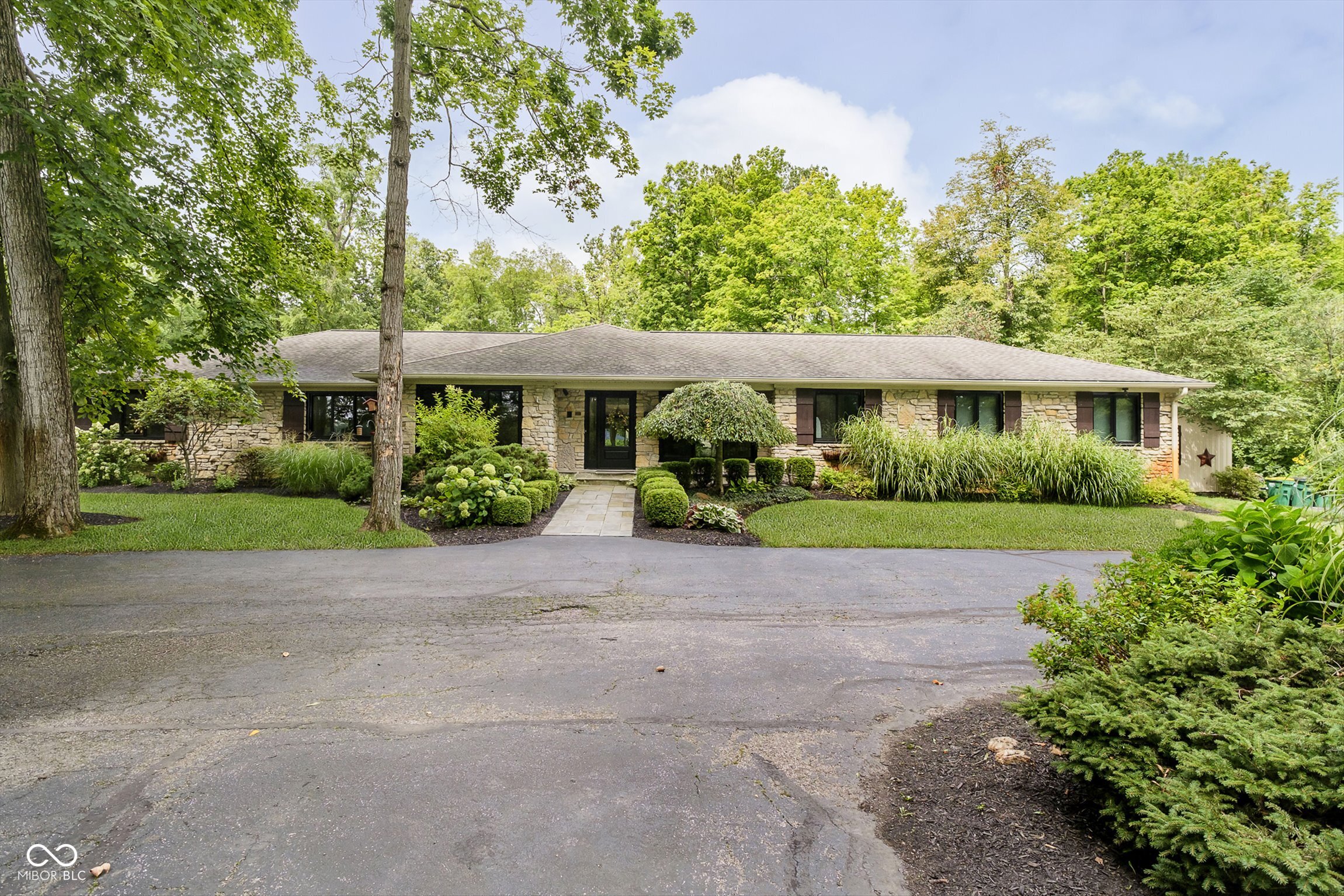 16246 Oak Road