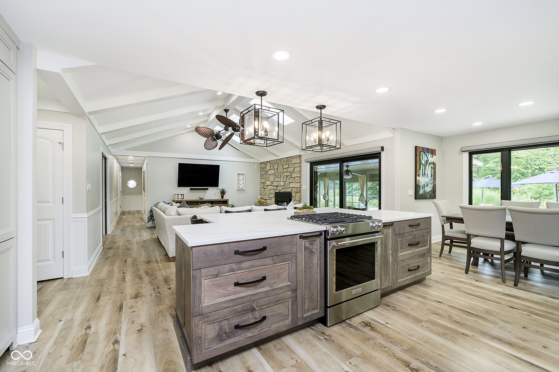 16246 Oak Road
