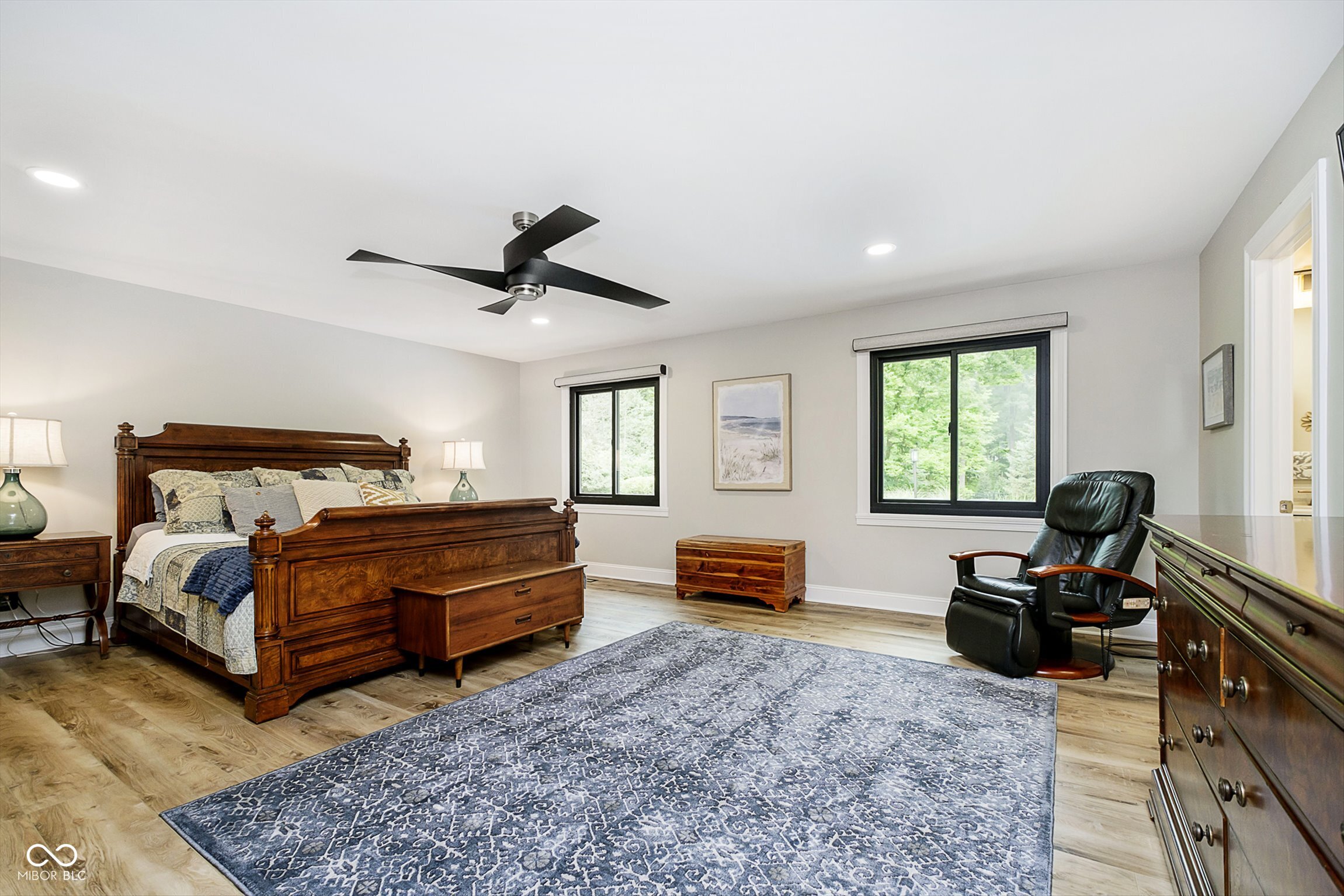 16246 Oak Road