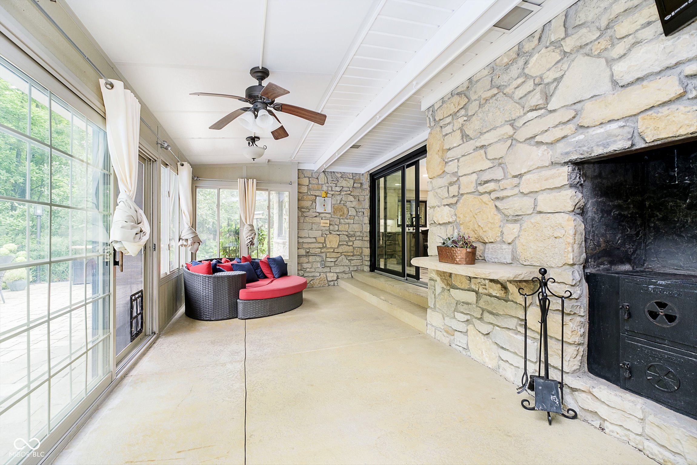 16246 Oak Road