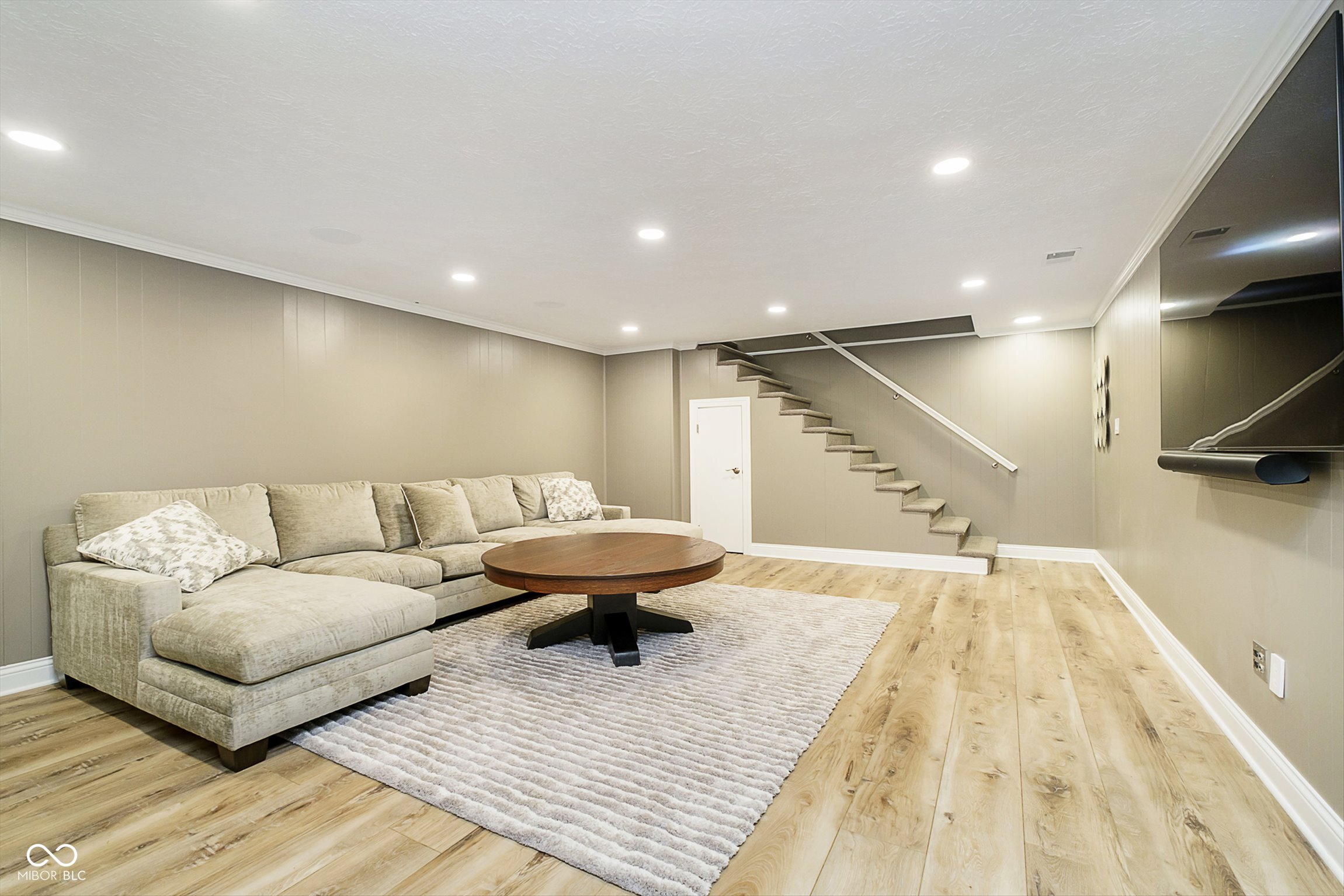 16246 Oak Road
