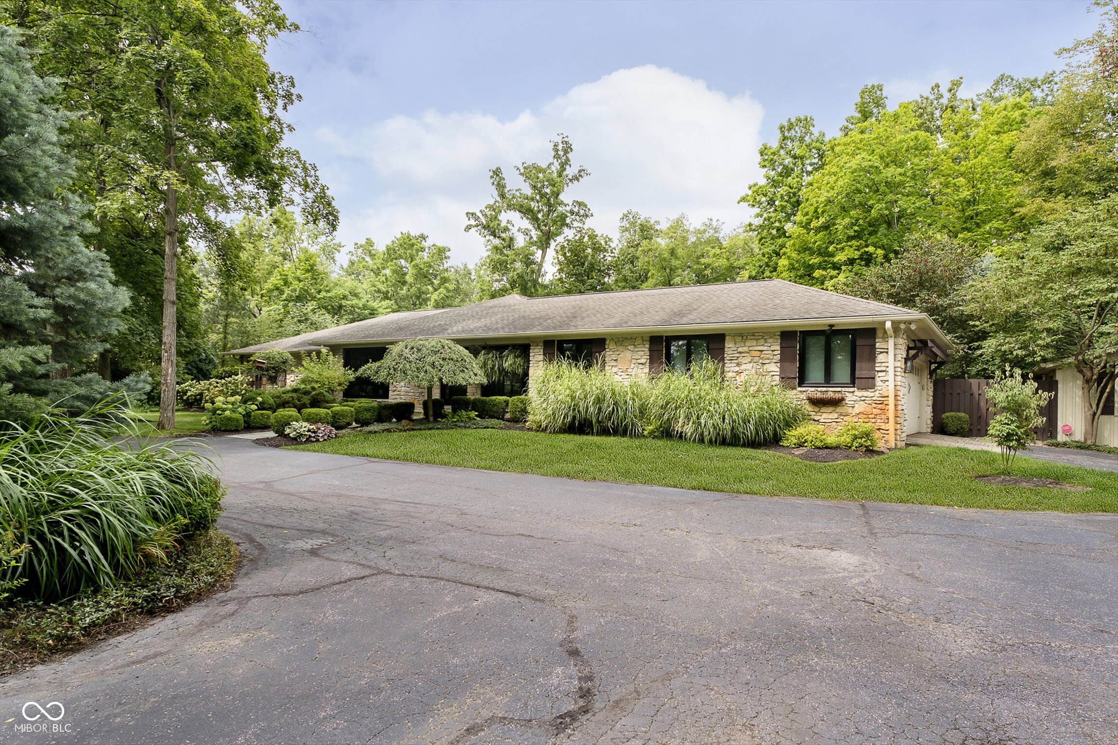 16246 Oak Road